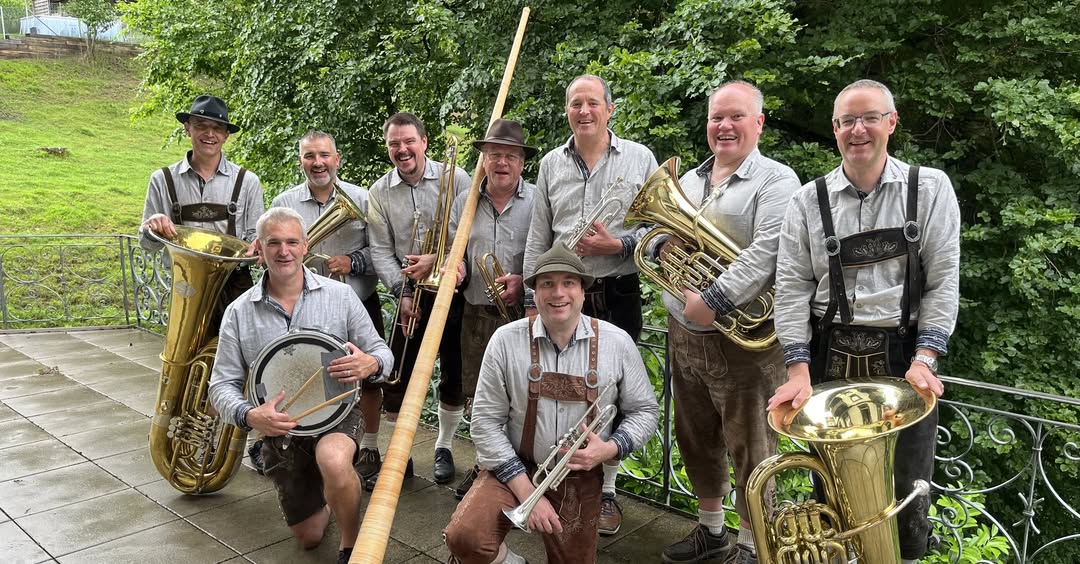 Gruppenfoto der Blaskapelle Kuhplattner